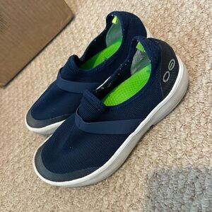 Oofos slip on women’s shoes sz 8.5